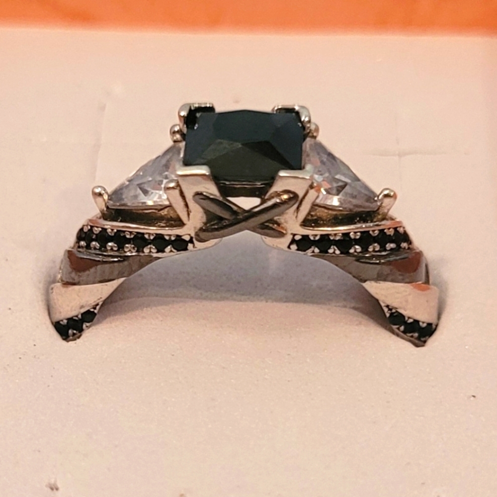 Vancaro Size 8 Elegant Sterling Silver, Onyx & Crystal Ring w/Stitching Detail